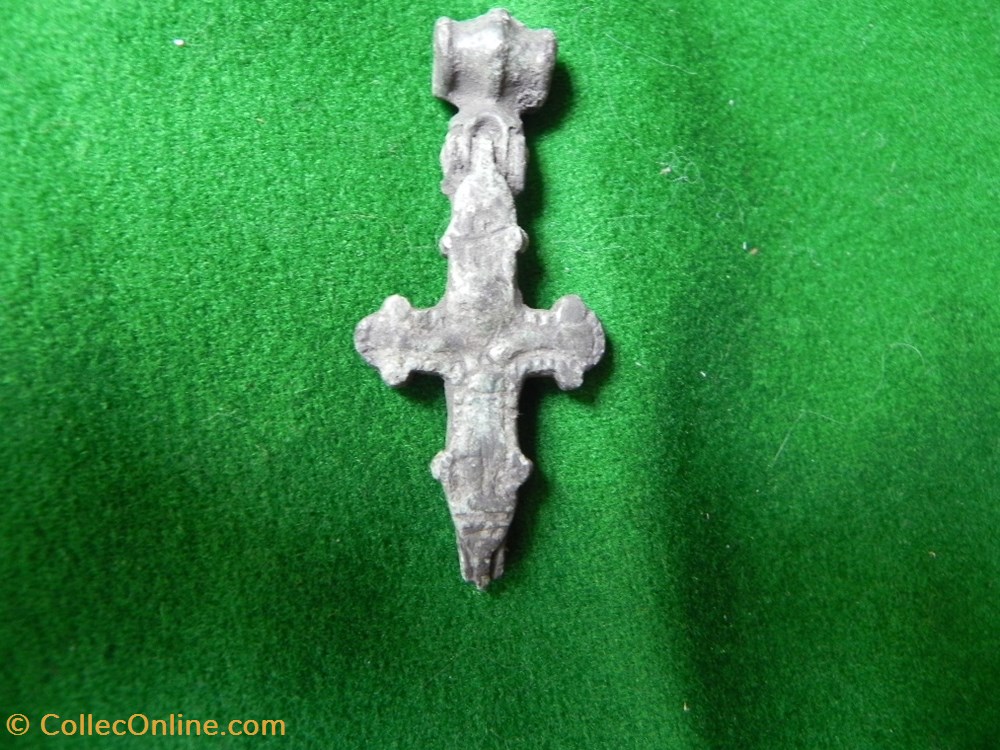 croix reliquaire provenant du champs de bataille de Nicopolis 4 art antiquite europe croix reliquaire provenant du champs de bataille de nicopolis