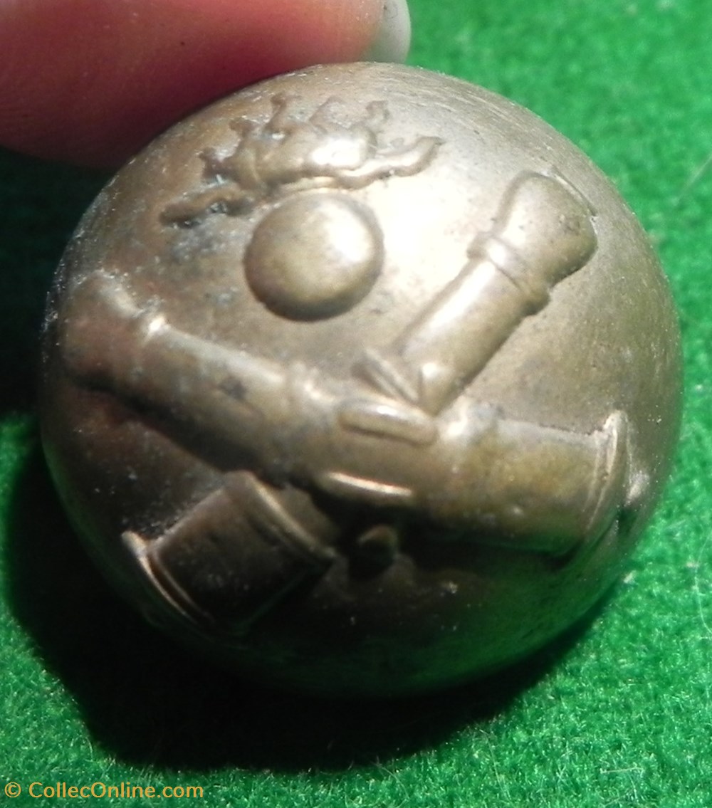 bouton bombé 2 canons croisés et grenade vetements accessoires boutons militaires bouton bombe 2 canons croises et grenade
