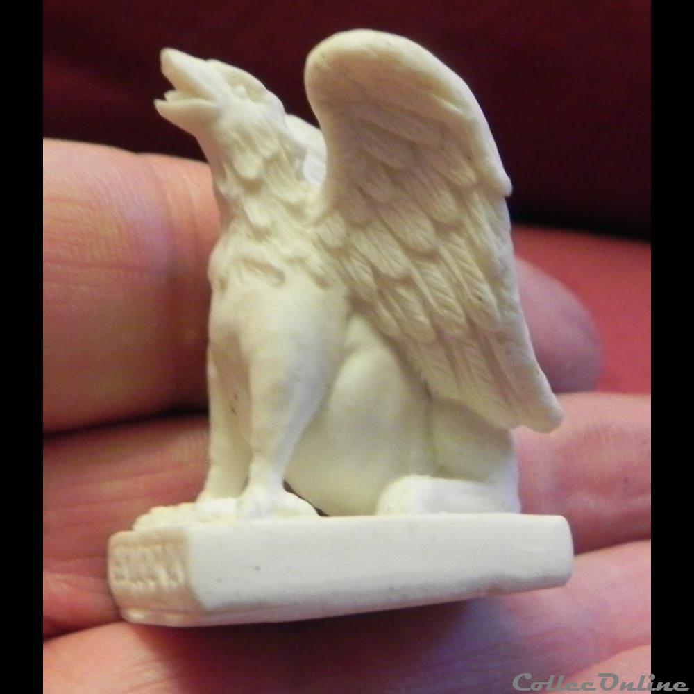 autre archeologie europe miniature divinite antique griffon ceramique