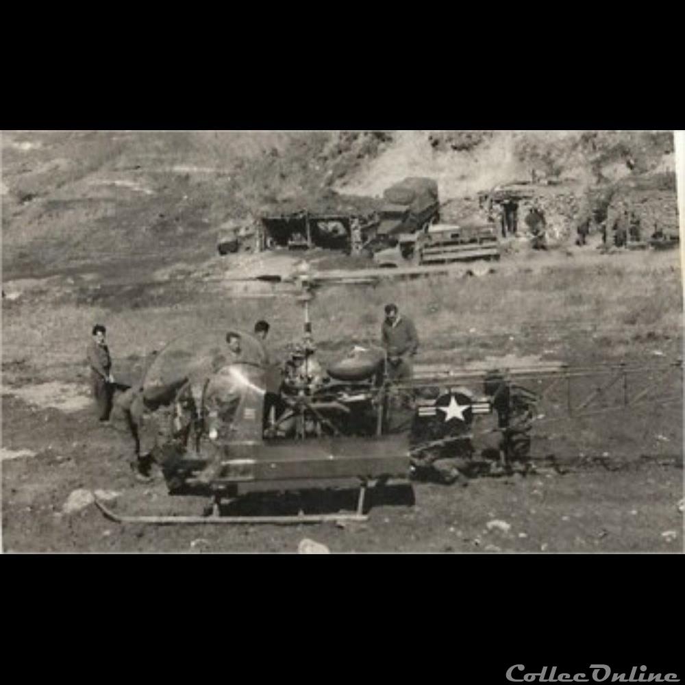 photographie poid opium europe evacuation un blesse guerre de coree 1952