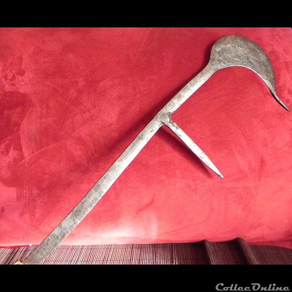 Couteau de jet Marghi-Mofu SARA-LAKA ,NGAMBAYE,BARGIMI sud du TCHAD Afrique 3 militarium arme blanch mandat territoriaux couteau de jet marghi mofu sara laka ngambaye bargimi sud du tchad afrique