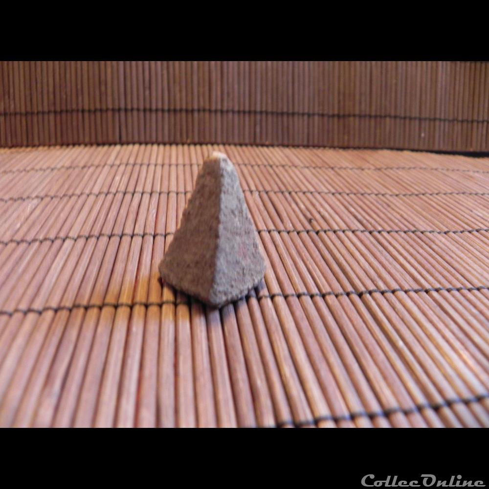 poids pyramidal Romain antique europe poids pyramidal romain