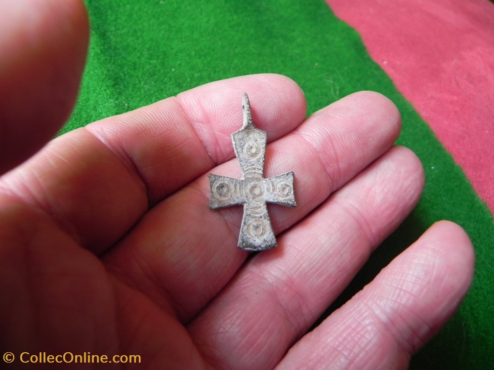 croix provenant du champs de bataille de Nicopolis art antiquite europe croix provenant du champs de bataille de nicopolis