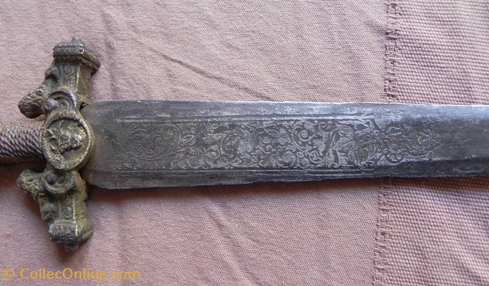 dague XV OU XVI -ème (à identifier) garde 2 lions 3 militaria armes blanches dague xv ou xvi eme a identifier garde 2 lions