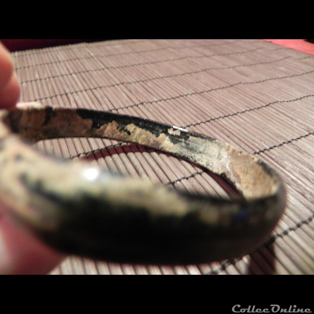 art antiquite archeologie europe bracelet verre vert fonce