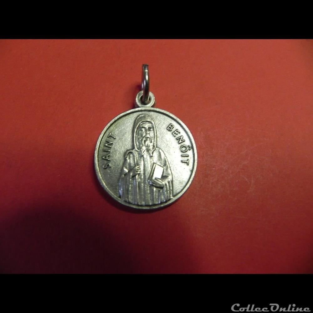 La médaille de Saint Benoît. fin 20 éme 2 religieuse mandat territoriaux la medaille de saint benoit fin 20 eme