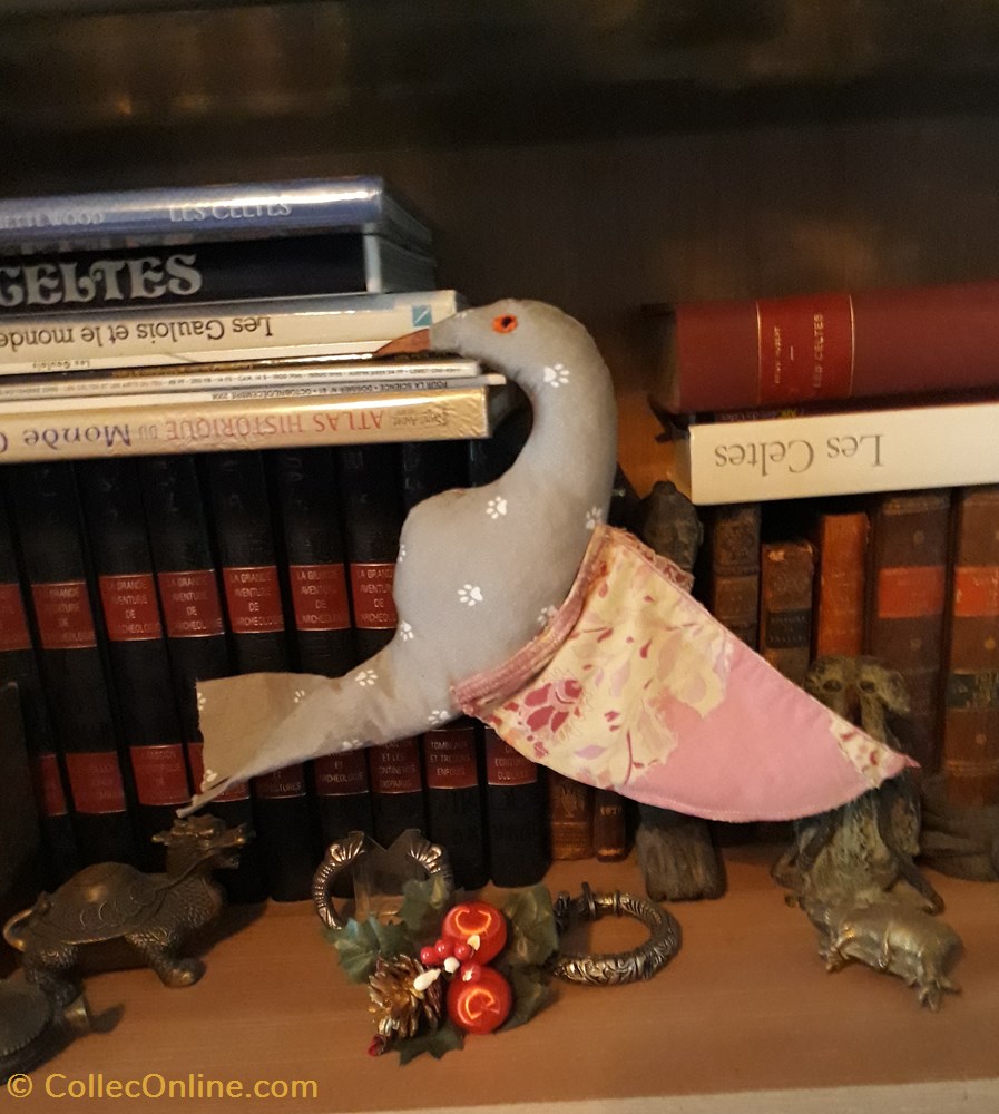 art antiquites sculptures autres sculpture zoomorphe oiseau en tissu