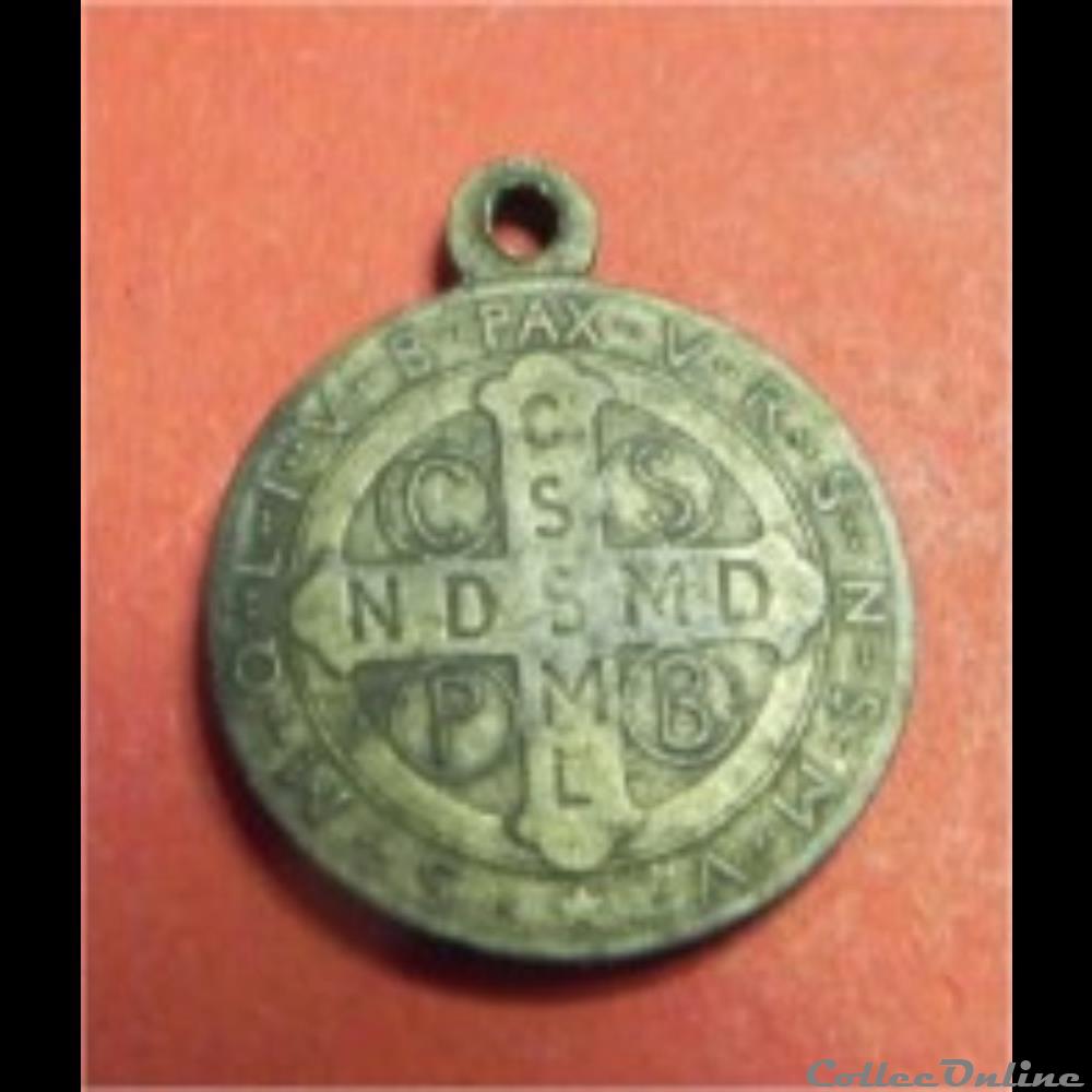 religieuse mandat territoriaux la medaille de saint benoit 19eme vue de 3 4