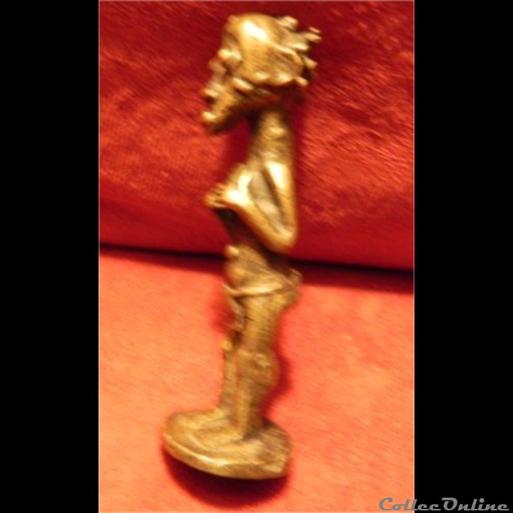 europe poids a or de chefferie ancetre dogon