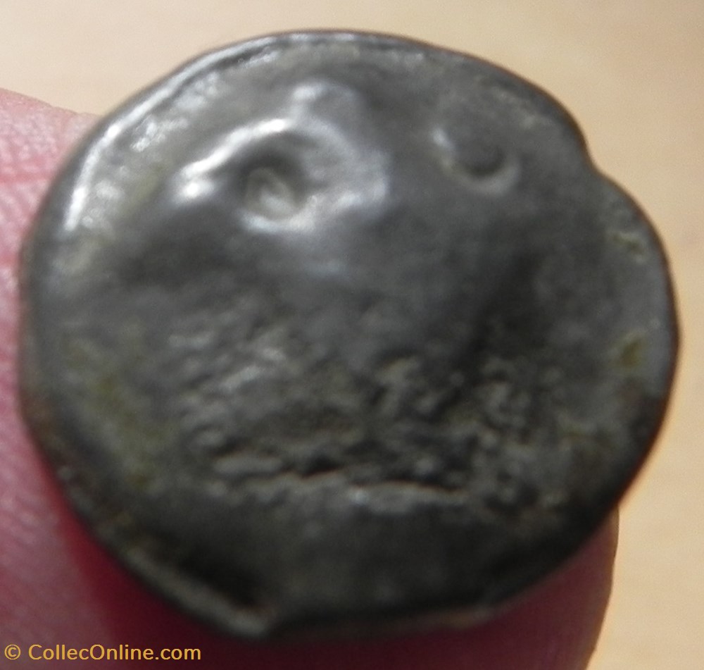 monnaies antiques celtes potin turons a la tete diabolique monnaie inspiration lunaire