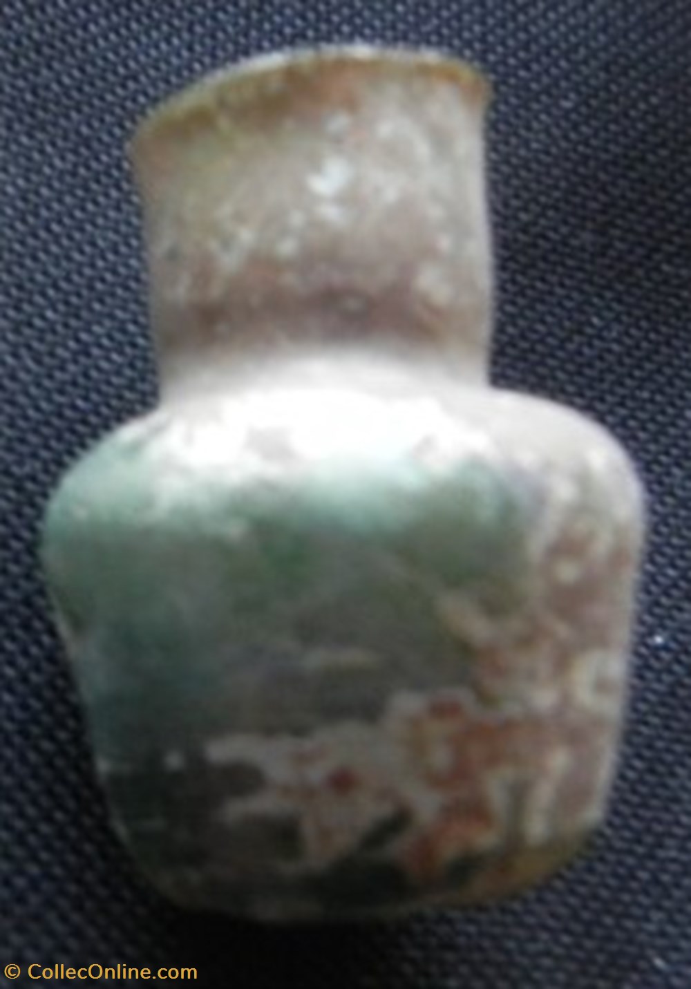 Romain - Petit vase à onguent en verre irisé - IIème-IVème siècle 2 art antiquites verrerie romain petit vase a onguent en verre irise iieme iveme siecle
