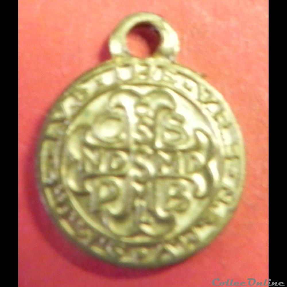 religieuse mandat territoriaux medaille de saint benoit