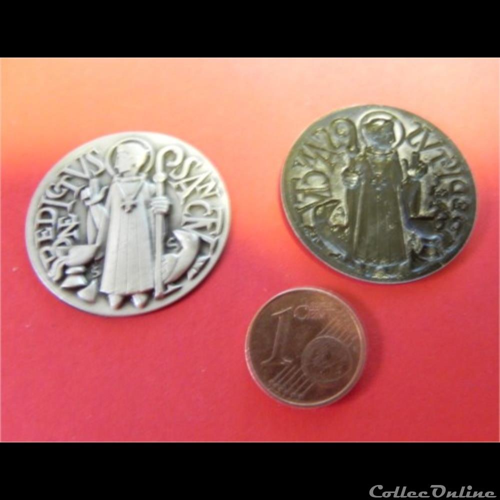 estampage : médaille de St Benoît en tôle 3 religieuse estampage medaille de st benoit en tole