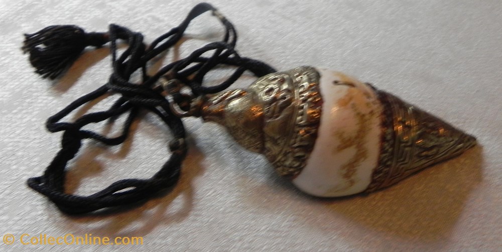 Collier Bouddhiste Pendentif Conque 3 art antiquites oriental collier bouddhiste pendentif conque
