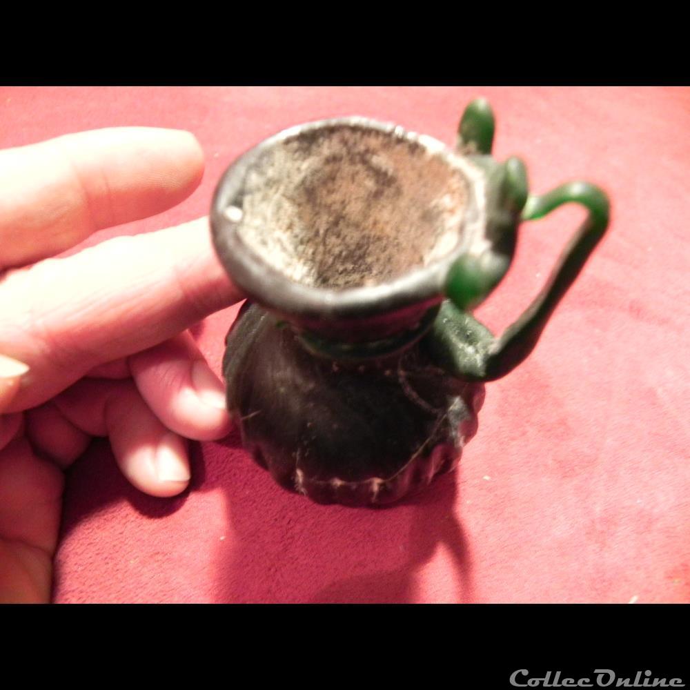petit vase verre vert foncé 2 art antiquite archeologie europe petit vase verre vert fonce