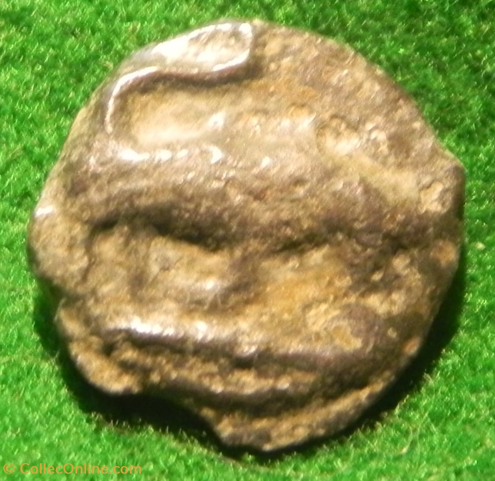 monnaies antiques celtes potin turons a la tete diabolique taureau cornupete chargeant a droite monnaie inspiration lunaire