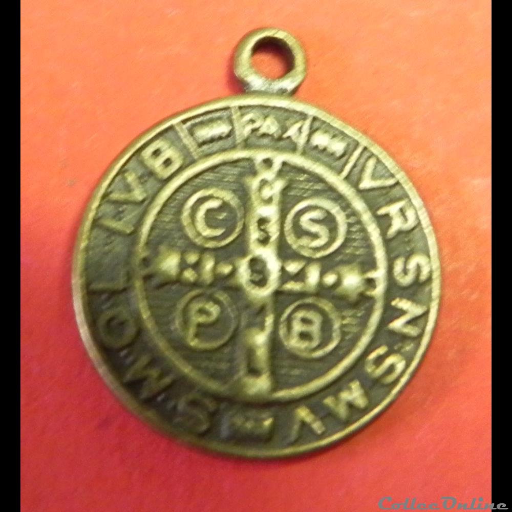 religieuse mandat territoriaux medaille de saint benoit