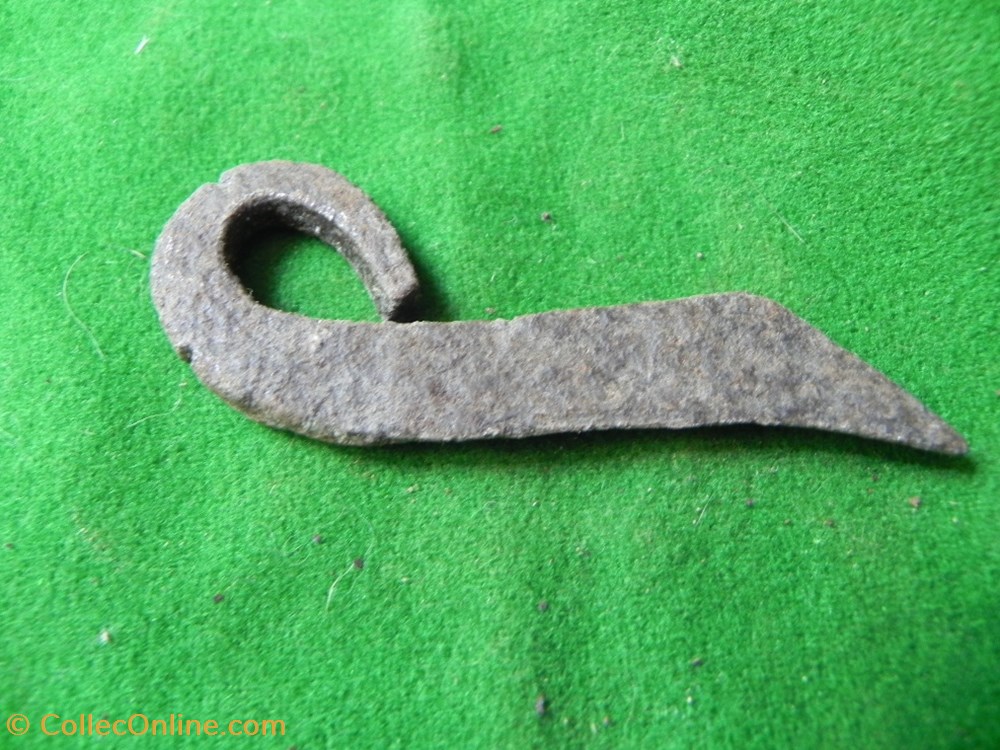 briquet trouvé sur le champ de bataille de Nicopolis. 1396. art antiquite europe briquet trouve sur le champ de bataille de nicopolis 1396