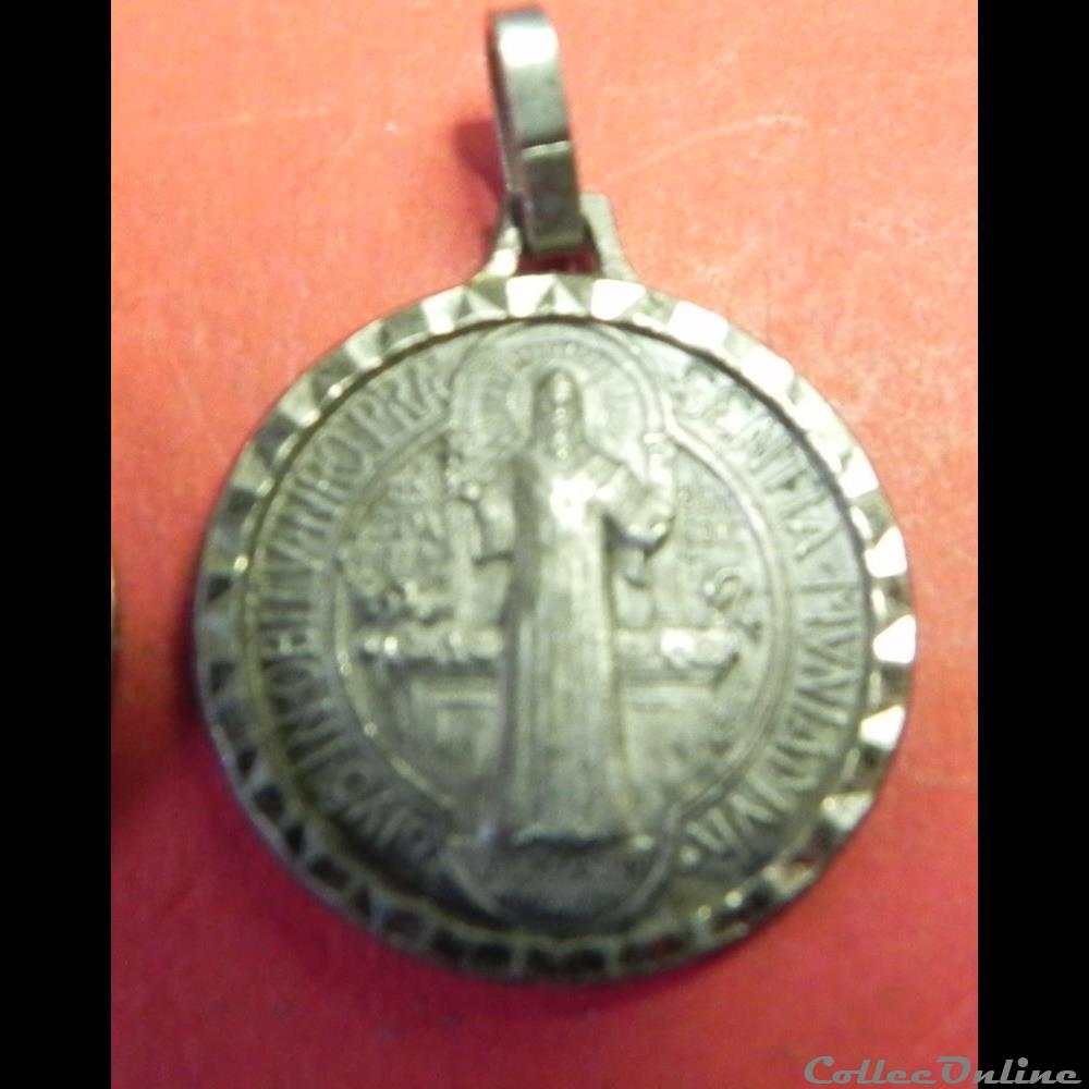 religieuse mandat territoriaux medaille de saint benoit