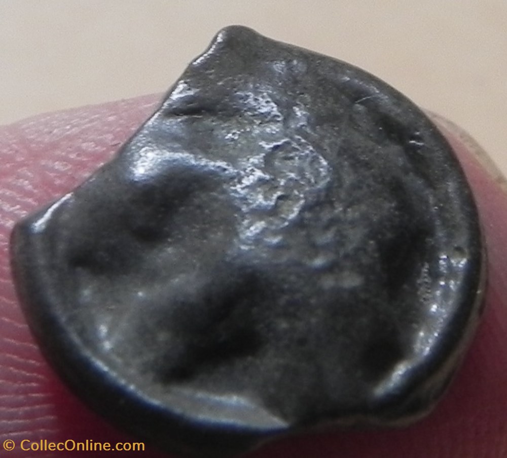 monnaies antiques celtes potin turons a la tete diabolique monnaie inspiration lunaire