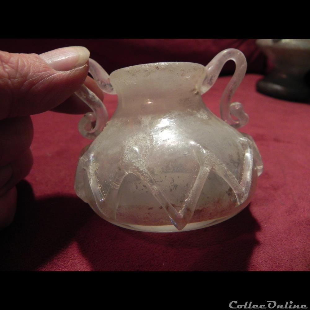 art antiquite archeologie europe petit vase romain en verre blanc irise