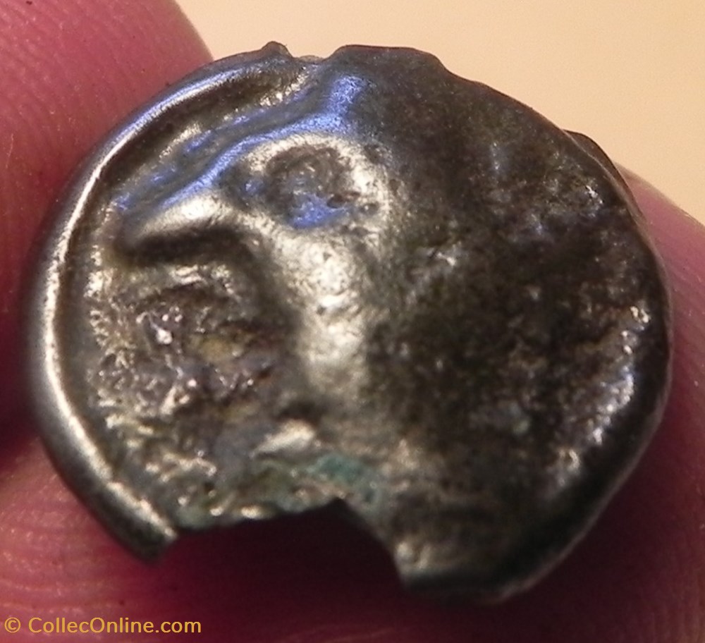 monnaies antiques celtes potin turons a la tete diabolique monnaie inspiration lunaire