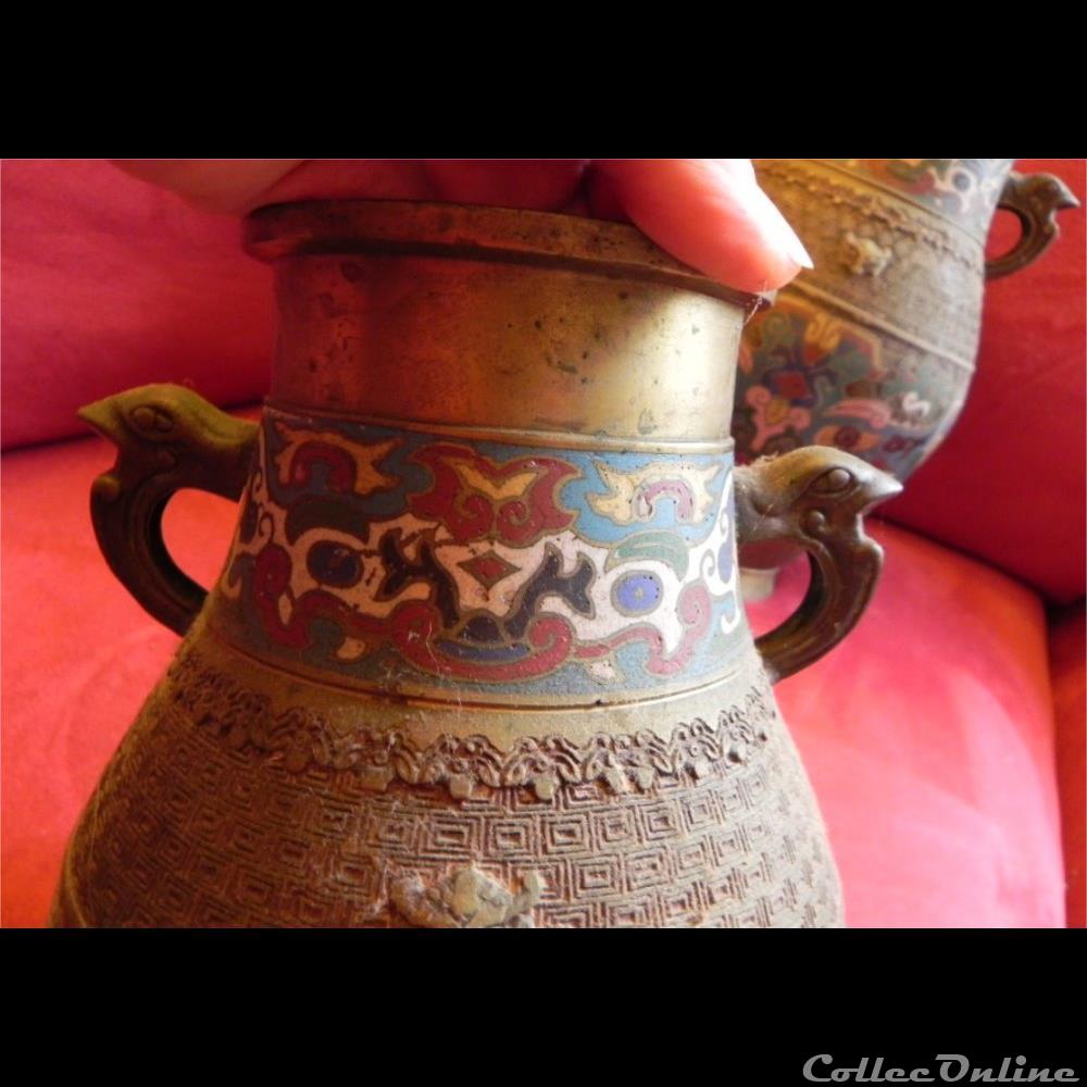 paire de vases de bronze en émail cloisonné 2 art antiquite asiatique yorouba paire de vases de bronze en email cloisonne