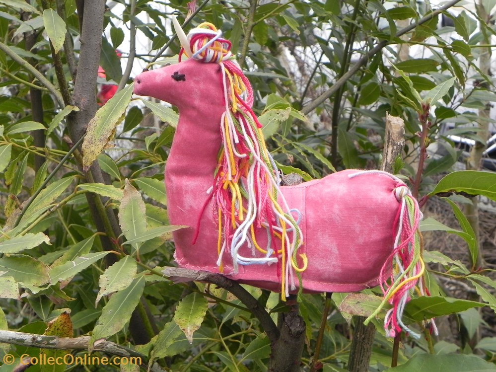 Sculpture zoomorphe licorne en tissu d'ameublement 2 art antiquites sculptures tissus sculpture zoomorphe licorne en tissu ameublement