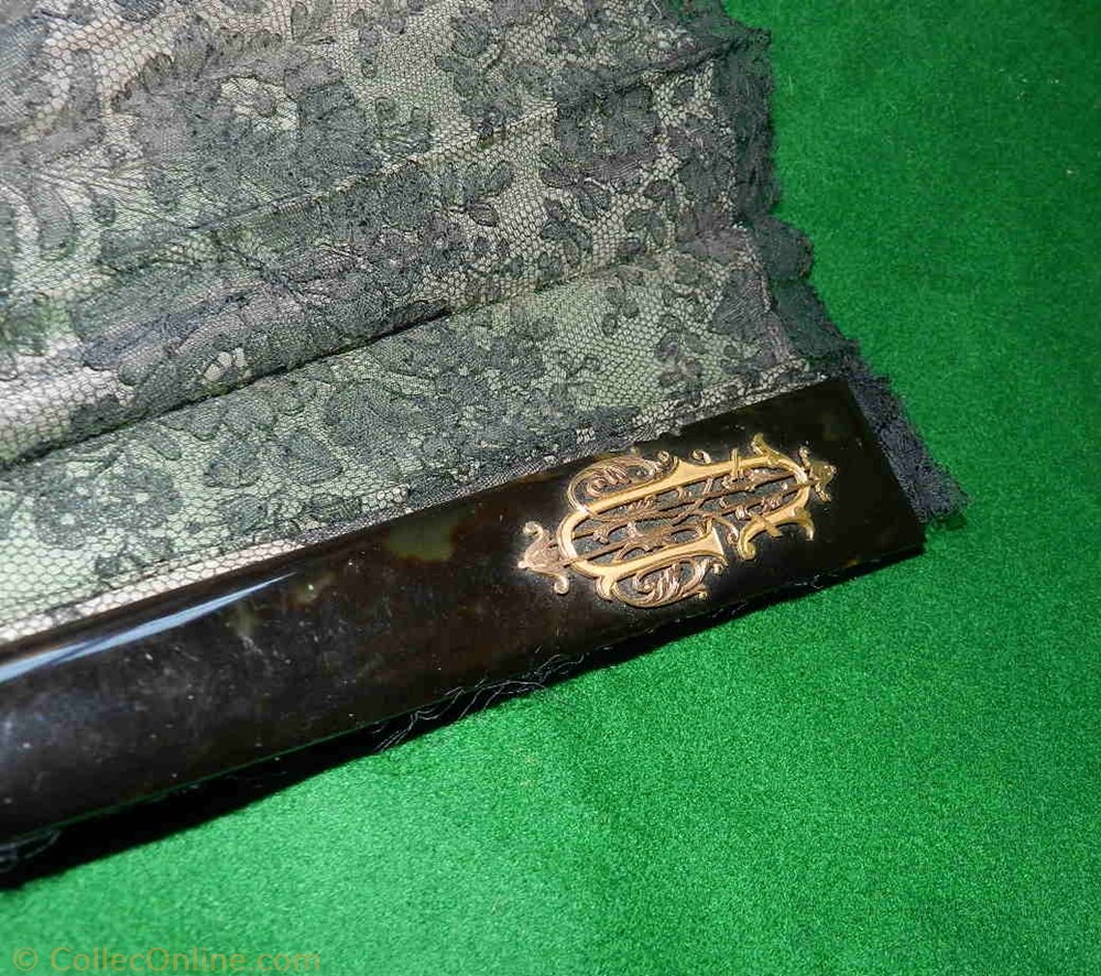 vetement et accessoire grand eventail dentelle noire