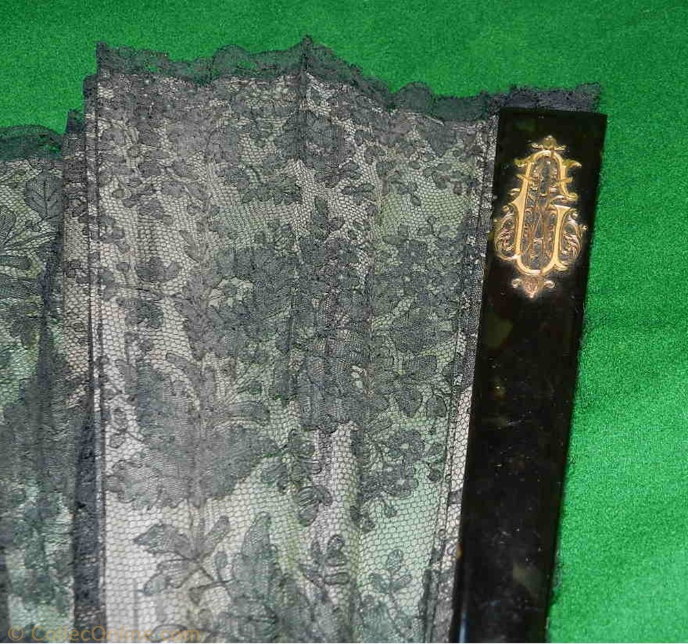 vetement et accessoire grand eventail dentelle noire