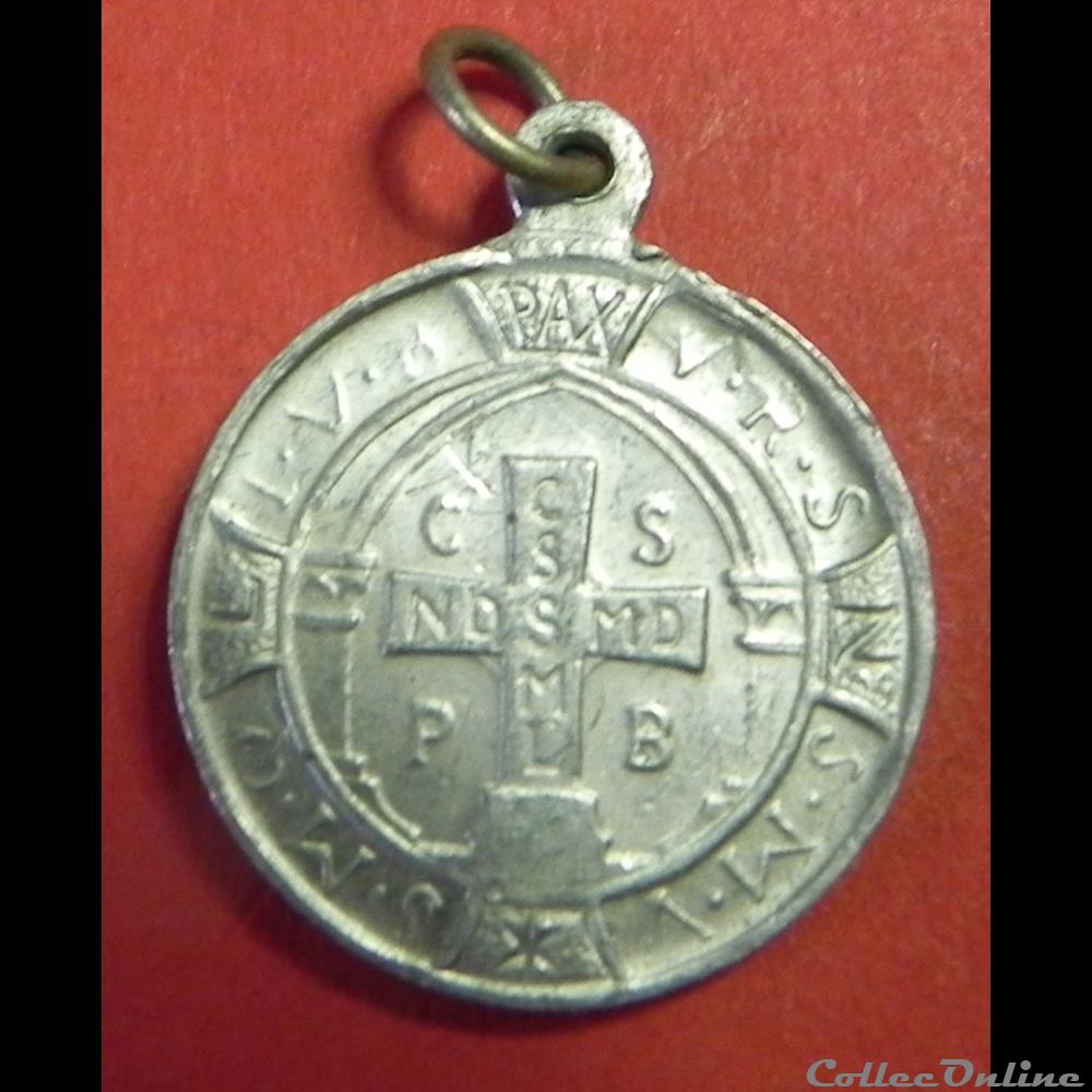 La médaille de Saint Benoît. 20 éme S religieuse mandat territoriaux la medaille de saint benoit 20 eme s