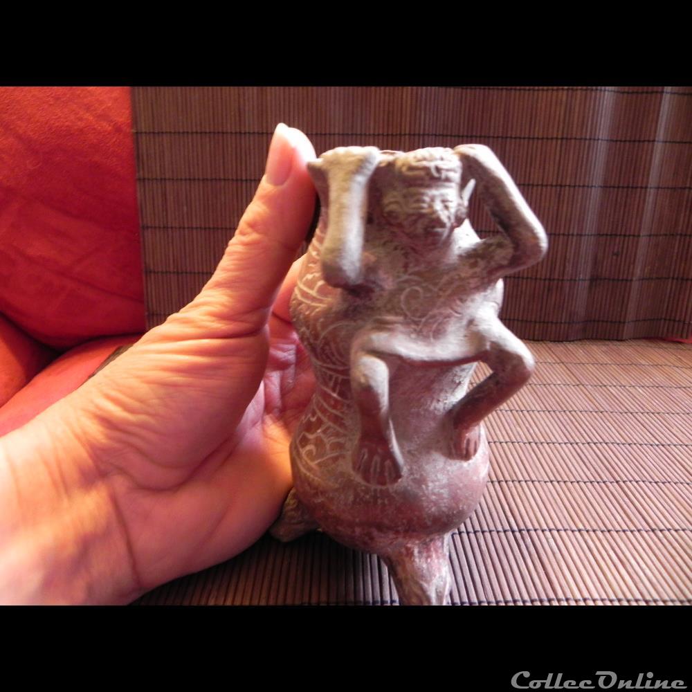 art antiquite archeologie amerique vase tripode 2 personnages terre cuite
