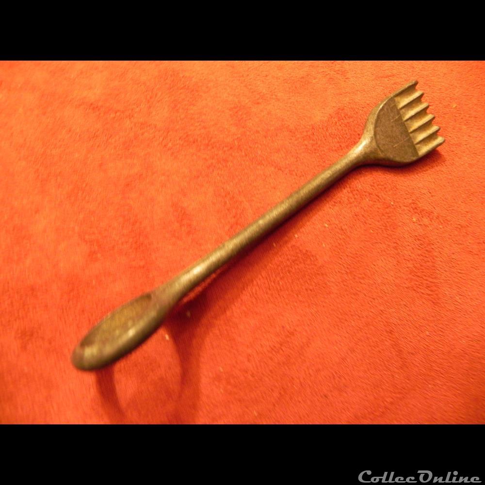outil vétérinaire ancien. outillage jeux de bar flipper arcade mandat territoriaux outil veterinaire ancien