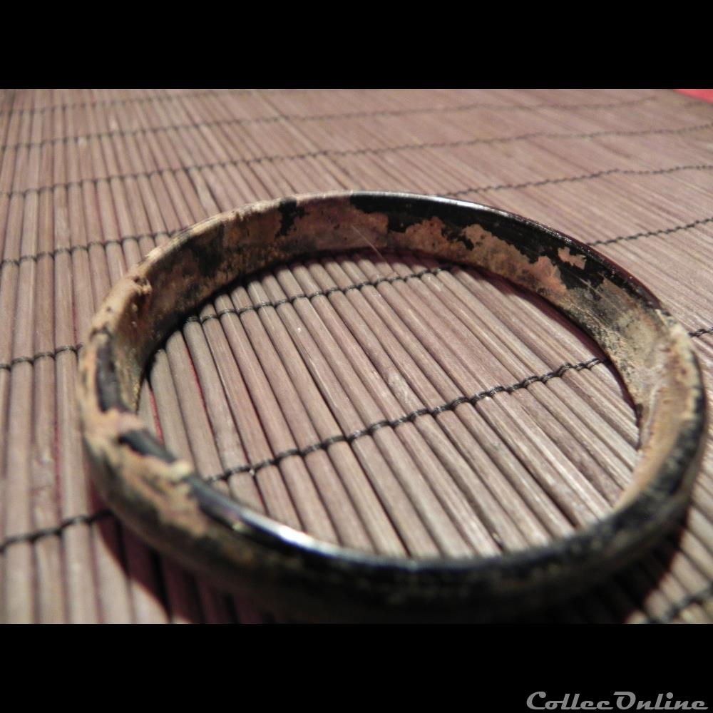 art antiquite archeologie europe bracelet verre vert fonce