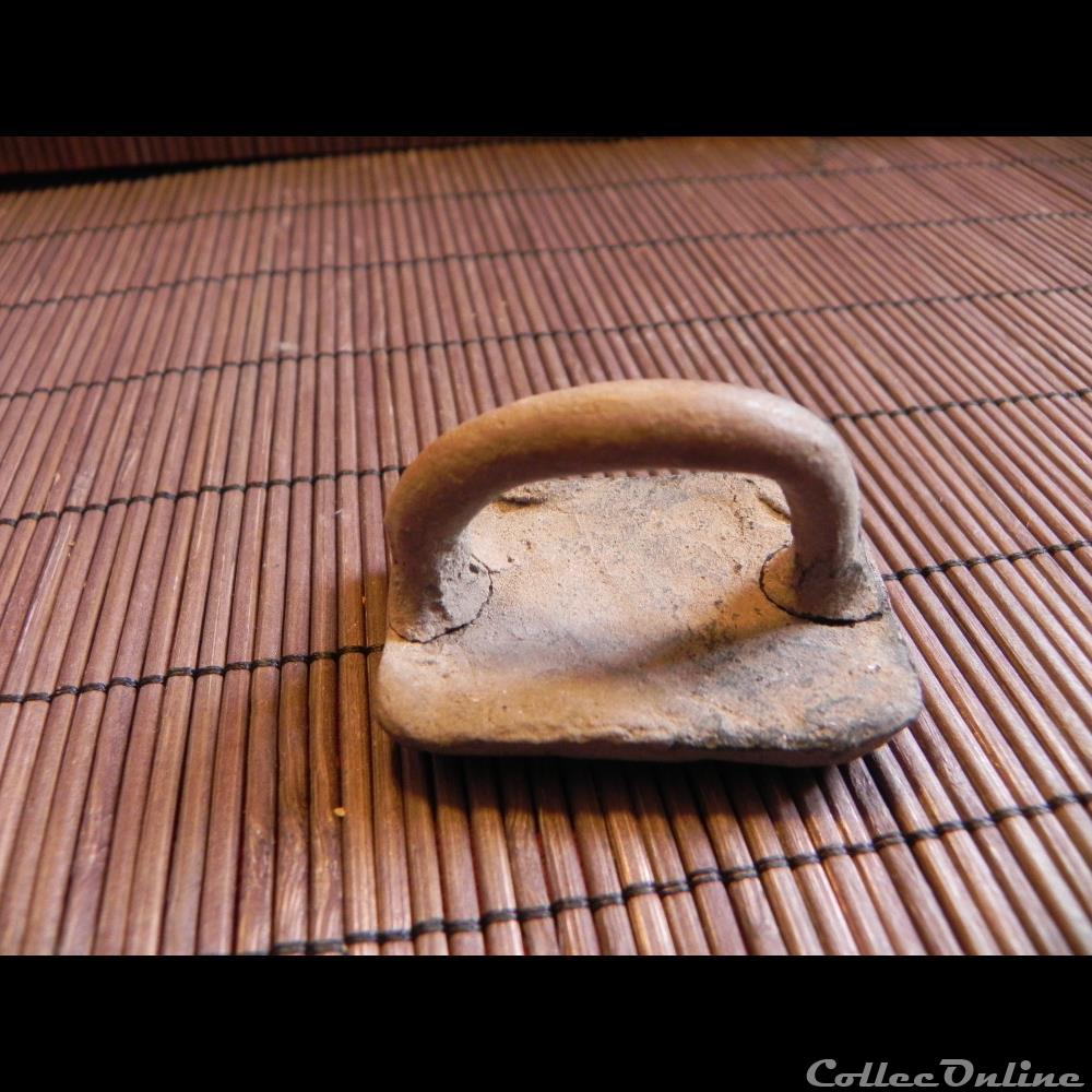 art antiquite archeologie amerique sceau terre cuite guerrier ou dieu
