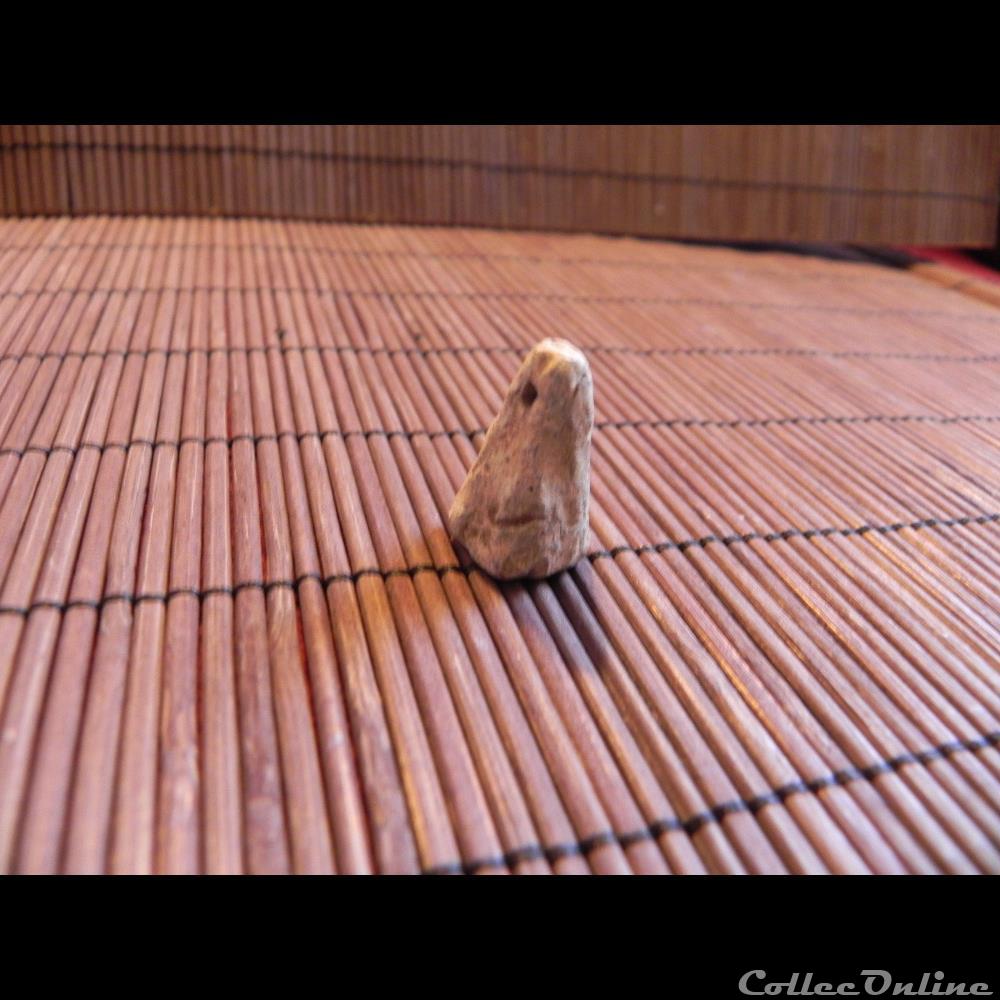 medievaux europe poids pyramidal a base carree