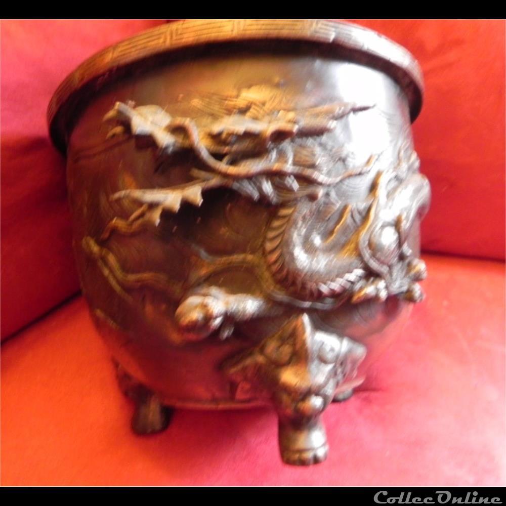 vase cratère au DRAGON tripode BRONZE 2 art antiquite asiatique vase cratere au dragon tripode bronze