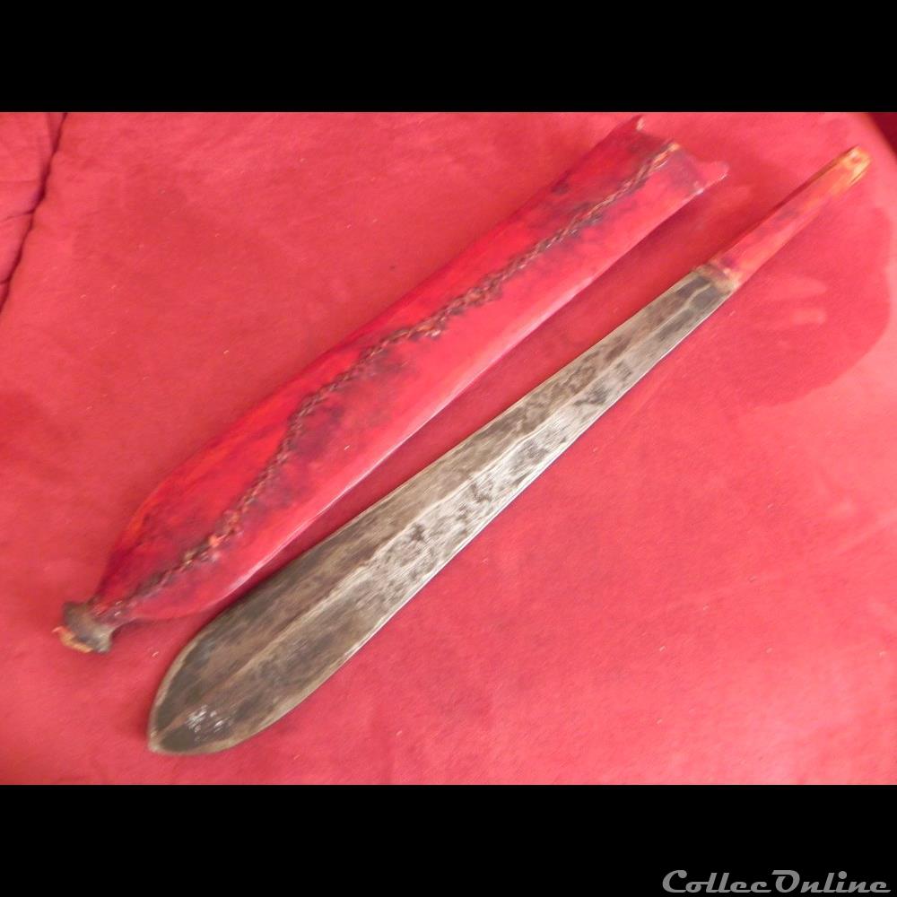 Kénya (Masaï, Samburu), lame en acier manche bois et cuir 2 militarium arme blanch mandat territoriaux kenya masai samburu lame en acier manche bois et cuir