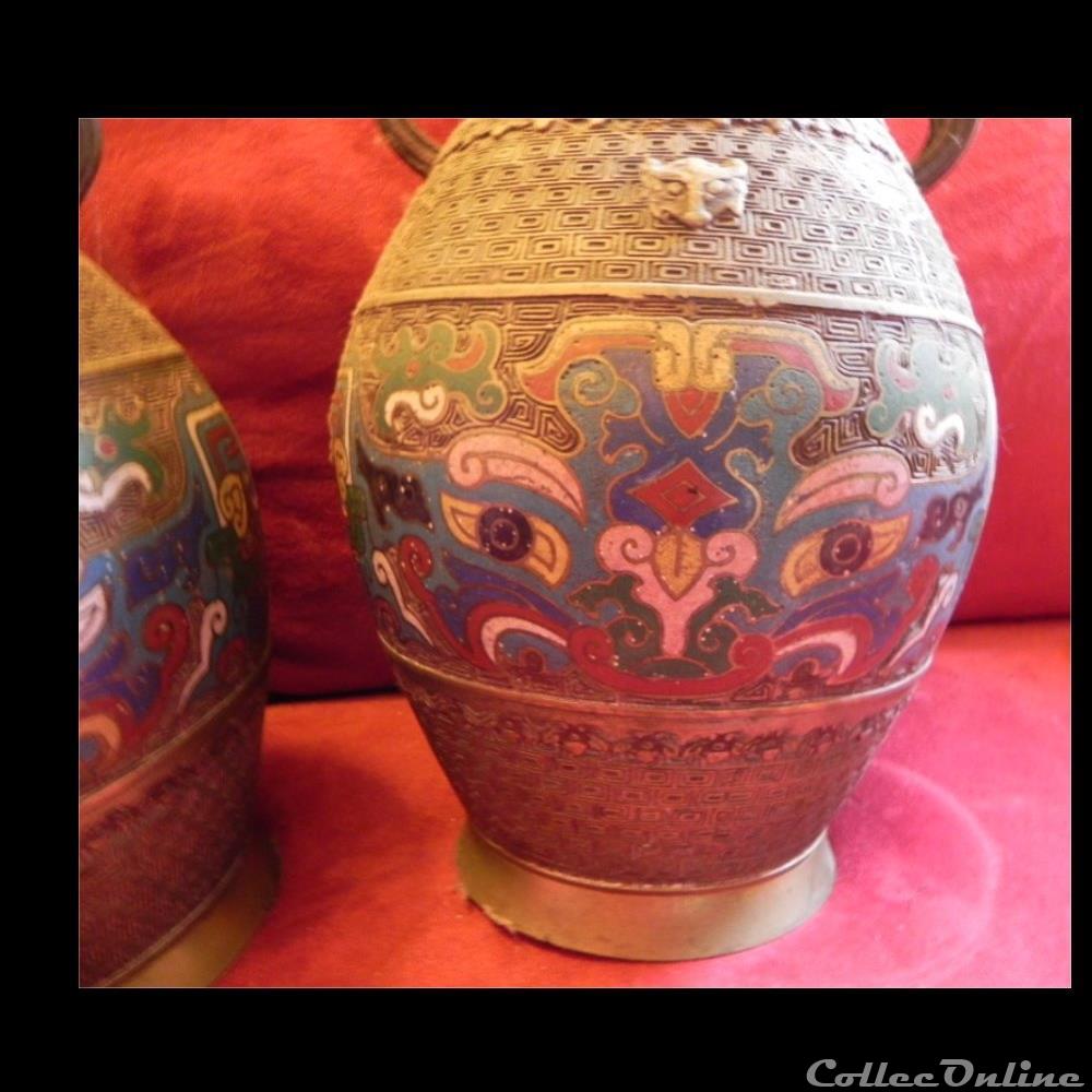 paire de vases de bronze en émail cloisonné 4 art antiquite asiatique yorouba paire de vases de bronze en email cloisonne