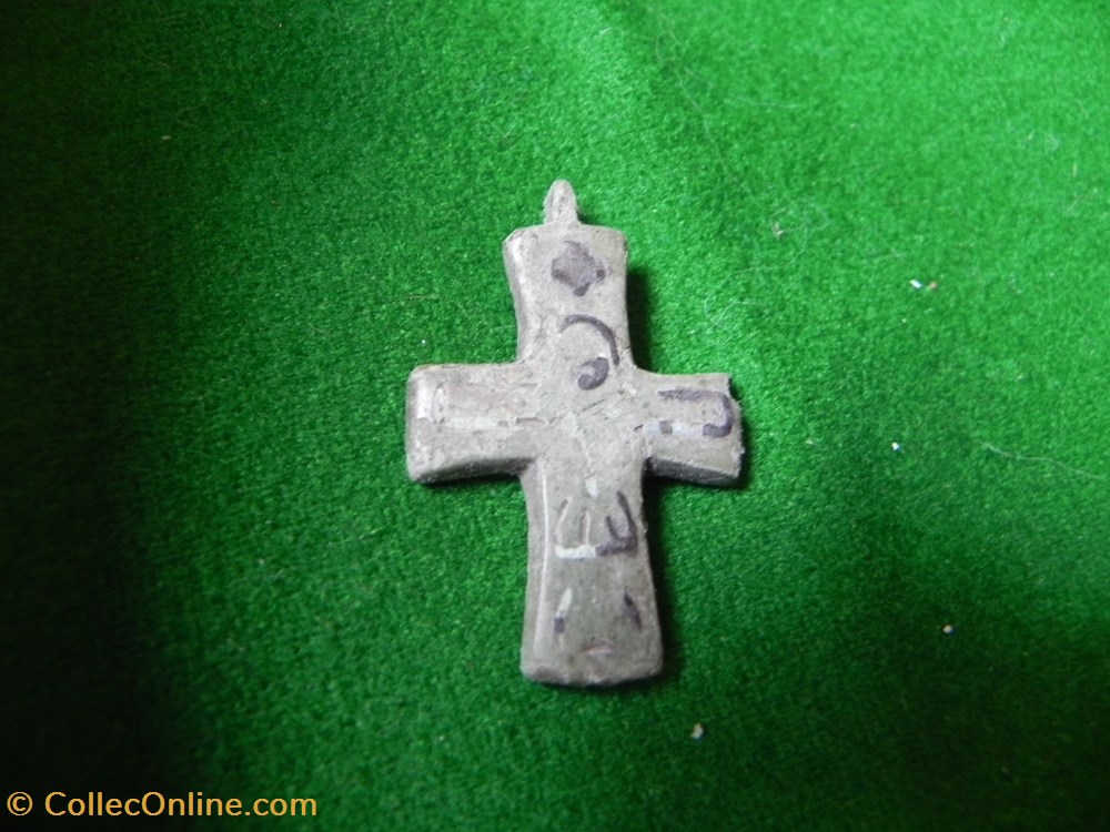 croix reliquaire provenant du champs de bataille de Nicopolis art antiquite europe croix reliquaire provenant du champs de bataille de nicopolis