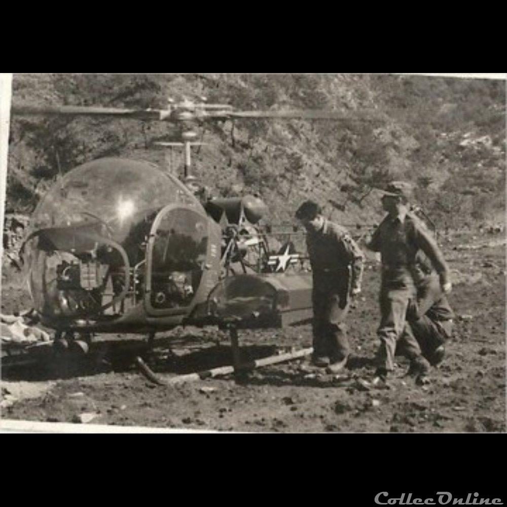 évacuation d'un blessé guerre Corée 1952 photographie poid opium europe evacuation un blesse guerre coree 1952