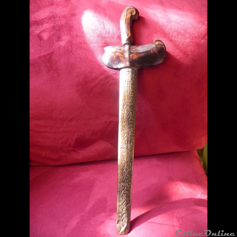 ancien couteau kriss damassé 2 militarium arme blanch mandat territoriaux ancien couteau kriss damasse