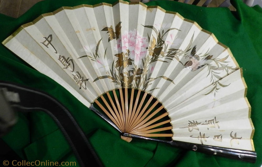 vetement accessoire eventail bois laque bambou japon oiseau pivoine illet et calligraphie