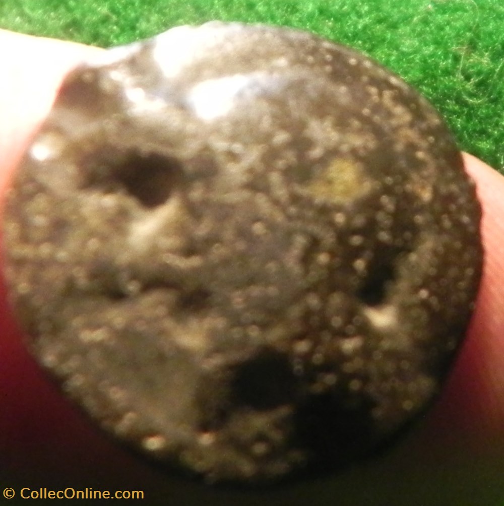 monnaies antiques celtes potin turons a la tete diabolique taureau cornupete chargeant a droite monnaie inspiration lunaire