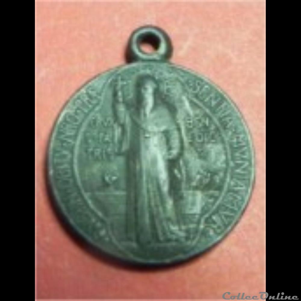 religieuse mandat territoriaux la medaille de saint benoit 19eme vue de 3 4