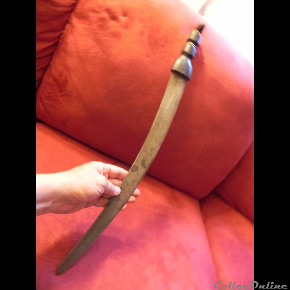 sabre arabe (Oman?) du XIX ou XXè ou Couteau classique touareg. 2 militarium arme blanch mandat territoriaux sabre arabe oman du xix ou xxe ou couteau classique touareg