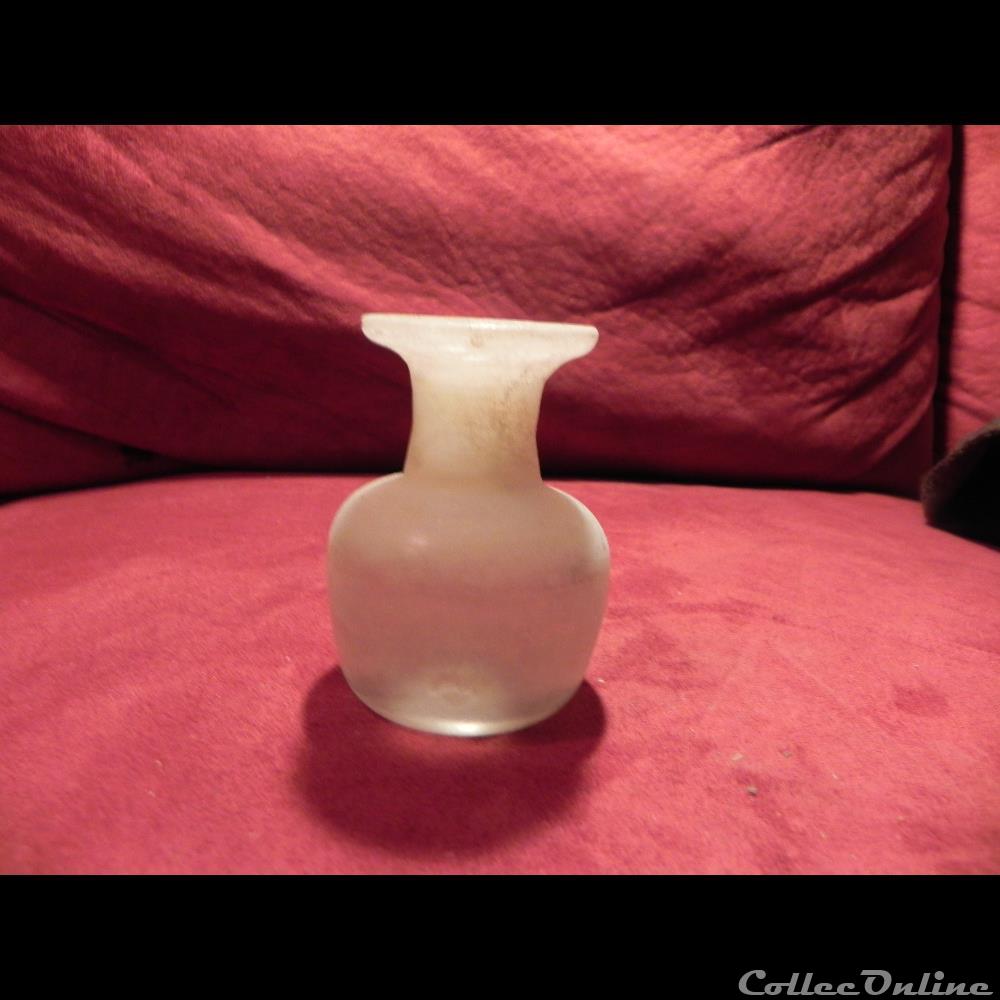petit vase verre blanc irisé 3 art antiquite archeologie europe petit vase verre blanc irise