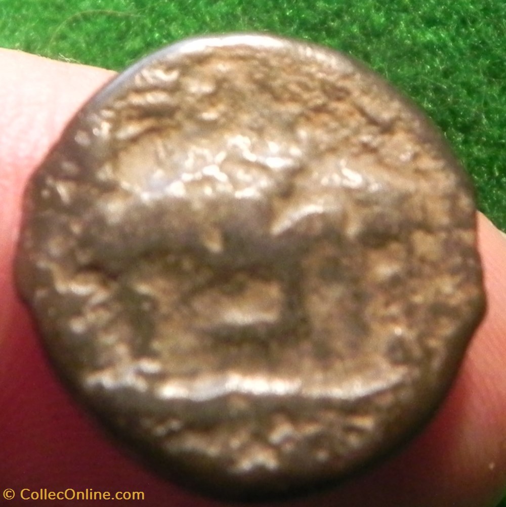 monnaies antiques celtes potin turons a la tete diabolique taureau cornupete chargeant a droite monnaie inspiration lunaire