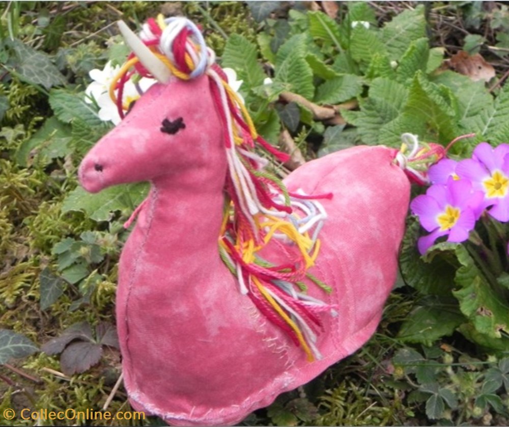 Sculpture zoomorphe licorne en tissu d'ameublement 4 art antiquites sculptures tissus sculpture zoomorphe licorne en tissu ameublement