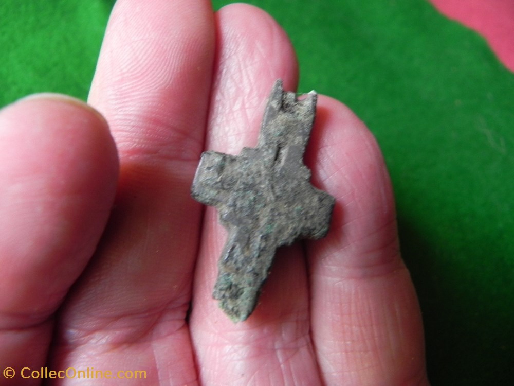 croix reliquaire provenant du champs de bataille de Nicopolis 2 art antiquite europe croix reliquaire provenant du champs de bataille de nicopolis
